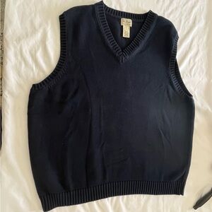 L.L. Bean men vintage 100% cotton navy blue V-neck sweater vest